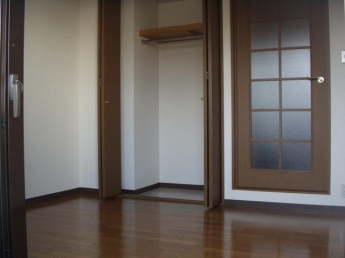 スタンダードな洋室です