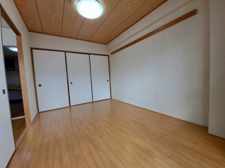 【寝室】