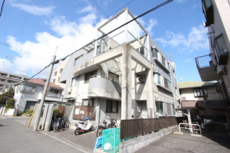 落ち着いた雰囲気の外観です