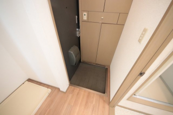 毎日通る玄関はこちらです