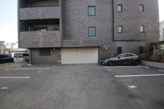 車をお持ちの方に嬉しい駐車場付きの物件です