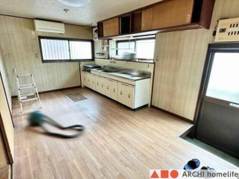 日当たりの良い広いキッチンです。