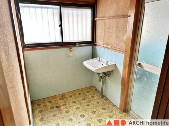 1Fの洗面所、明るいですね♪