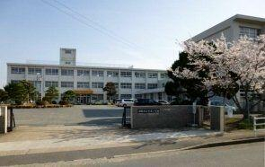 西脇市立重春小学校まで330m