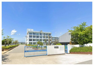 三木市立緑が丘中学校まで975m