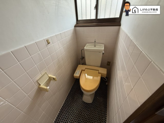 換気にも配慮した窓付きのトイレスペースとなっています。