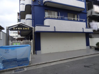周辺は閑静な住宅街に囲まれています！
