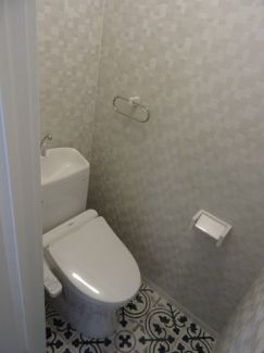 白を基調とした清潔感のあるトイレです☆