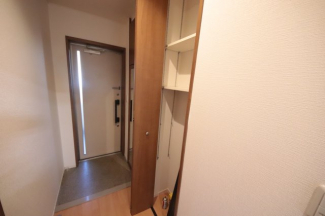 収納もある玄関です