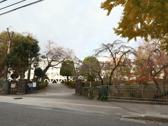 兵庫県立有馬高校まで295m