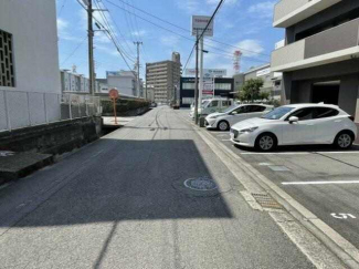 南側前面道路（東側から撮影）
