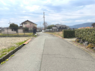 【前面道路含む現地写真】
