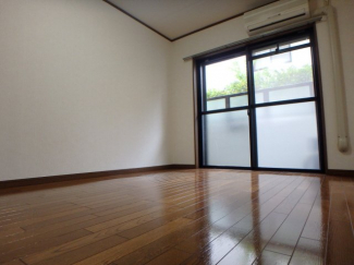 たっぷりの陽光に包まれる明るい住まい