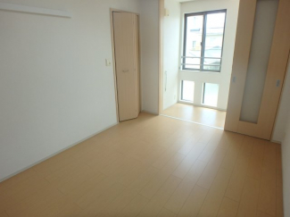 ゆったり過ごせる寝室です