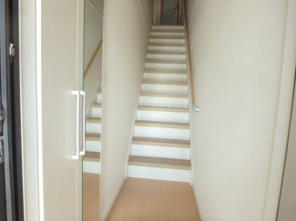 収納もある玄関です