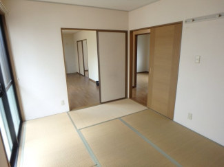 和室ならではの温かな和の空間で寛ぎの時間を過ごせます