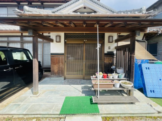 落ち着いた玄関です
