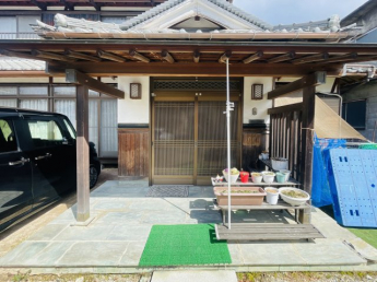 落ち着いた玄関です
