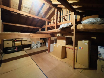 屋根裏収納
