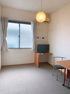 ゆったり過ごせる居間です