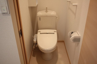 コンパクトで使いやすいトイレです