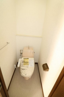 清潔感のあるシンプルなトイレです☆