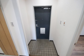 収納もある玄関です