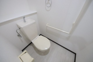 ゆったりとした空間のトイレです
