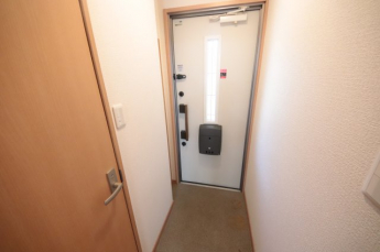 収納もある玄関です