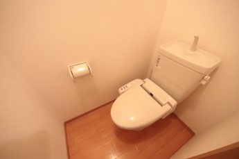 コンパクトで使いやすいトイレです