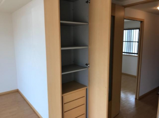 リビングの収納　引き出しが便利