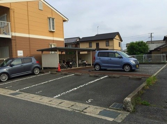 駐車場があるので、車を買う予定の方も安心です