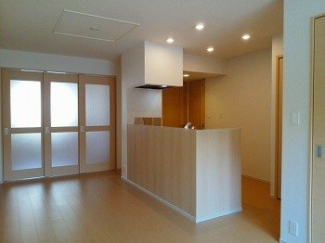 ゆったり過ごせる居間です