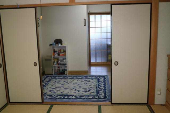和室より洋間と奥にＤＫ