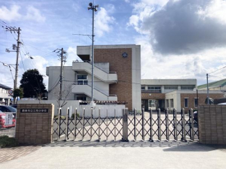 西条市立三芳小学校まで638m