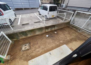 東面専用庭
