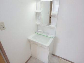 明るい洗面所です