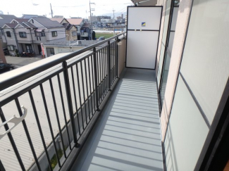 外からの目が気にならないバルコニーで洗濯物が干せます