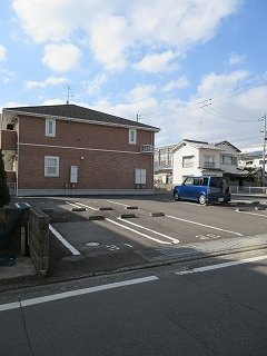 駐車場があるので、車を買う予定の方も安心です