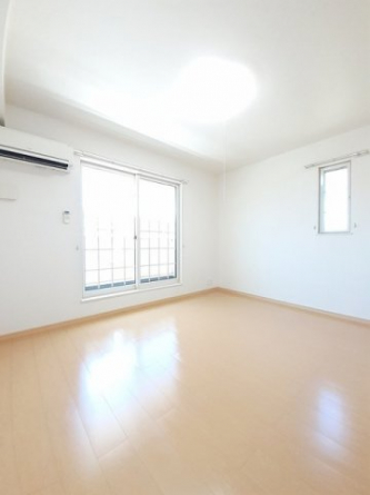 こちらのリビングで趣味の時間をお楽しみください