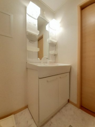 明るい洗面所です