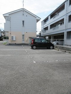 車をお持ちの方に嬉しい駐車場付きの物件です