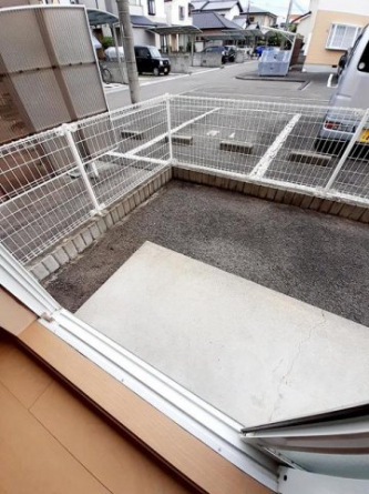 外からの目が気にならないバルコニーで洗濯物が干せます