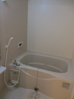 コンパクトで使いやすいお風呂です