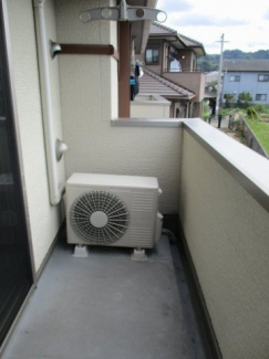 暖かな日差しのふりそそぐバルコニー