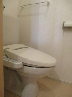 コンパクトで使いやすいトイレです