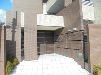 清潔なエントランスです