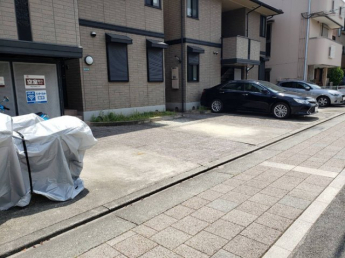 【駐車場】