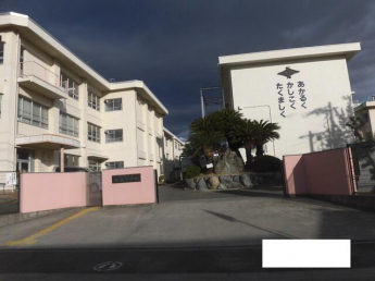 松山市立桑原小学校まで629m