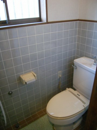 トイレは１階と２階の２か所にあります。